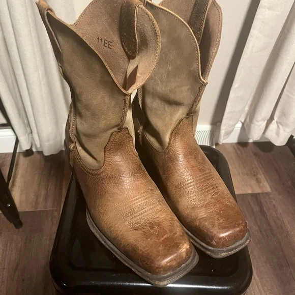 Ariat Brown Cowboy Western Boots with Square Toe
11EE - Picture 6 of 15